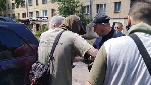 "Правый сектор" разогнал зеленкой "коммунистический шабаш" в Кривом Роге "Правый сектор" разогнал зеленкой "коммунистический шабаш" в Кривом Роге