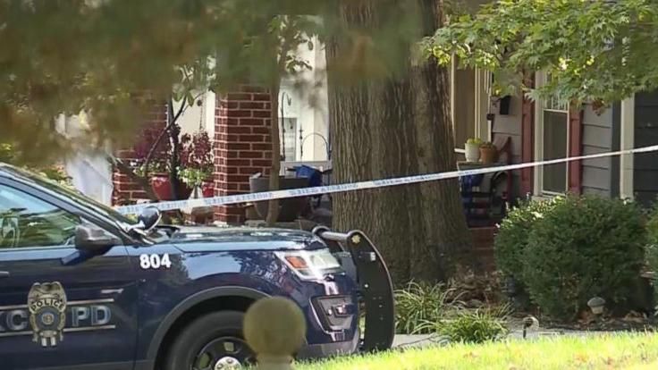 В США между полицией и подозреваемым вспыхнула перестрелка, есть погибший и раненые В США между полицией и подозреваемым вспыхнула перестрелка, есть погибший и раненые