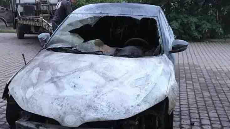 В Ужгороде подожгли автомобиль офицера Госпогранслужбы В Ужгороде подожгли автомобиль офицера Госпогранслужбы