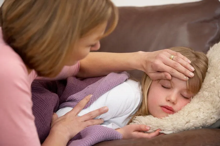 При мононуклеозі у дітей підвищується температура
