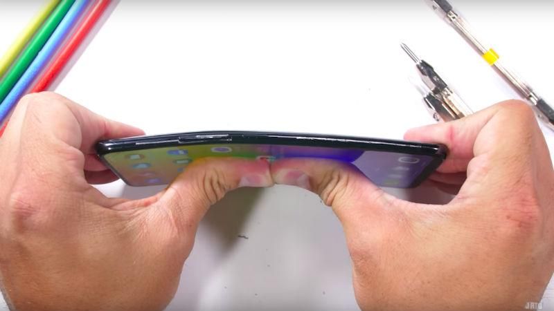 Блоггер протестовал безрамочный смартфон Vivo NEX Блоггер протестовал безрамочный смартфон Vivo NEX