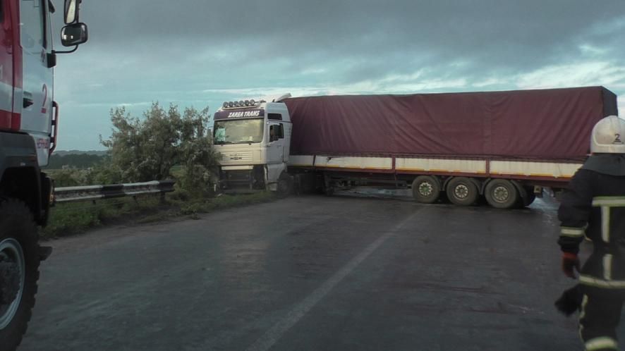 На Буковине столкнулись 9 автомобилей: видео На Буковине столкнулись 9 автомобилей: видео