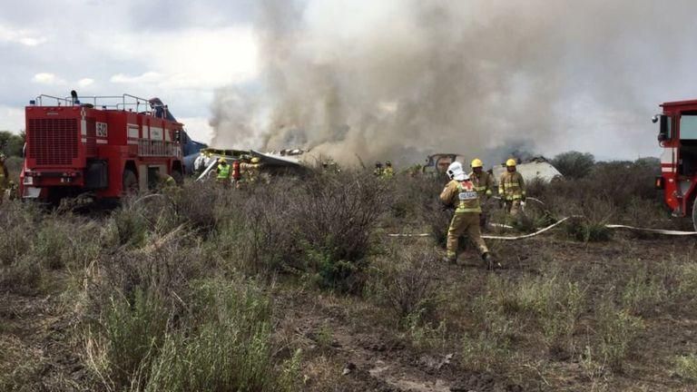 Авария пассажирского самолета в Мексике: 85 пострадавших