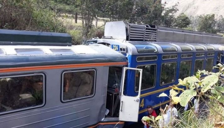 В Перу столкнулось два поезда с туристами: фото