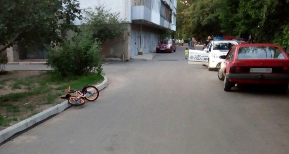 В Николаеве 13-летний подросток за рулем авто сбил 6-летнего ребенка: фото с места ДТП