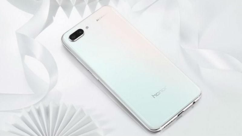 Смартфон Honor 10 GT от Huawei появился в необычном цвете
