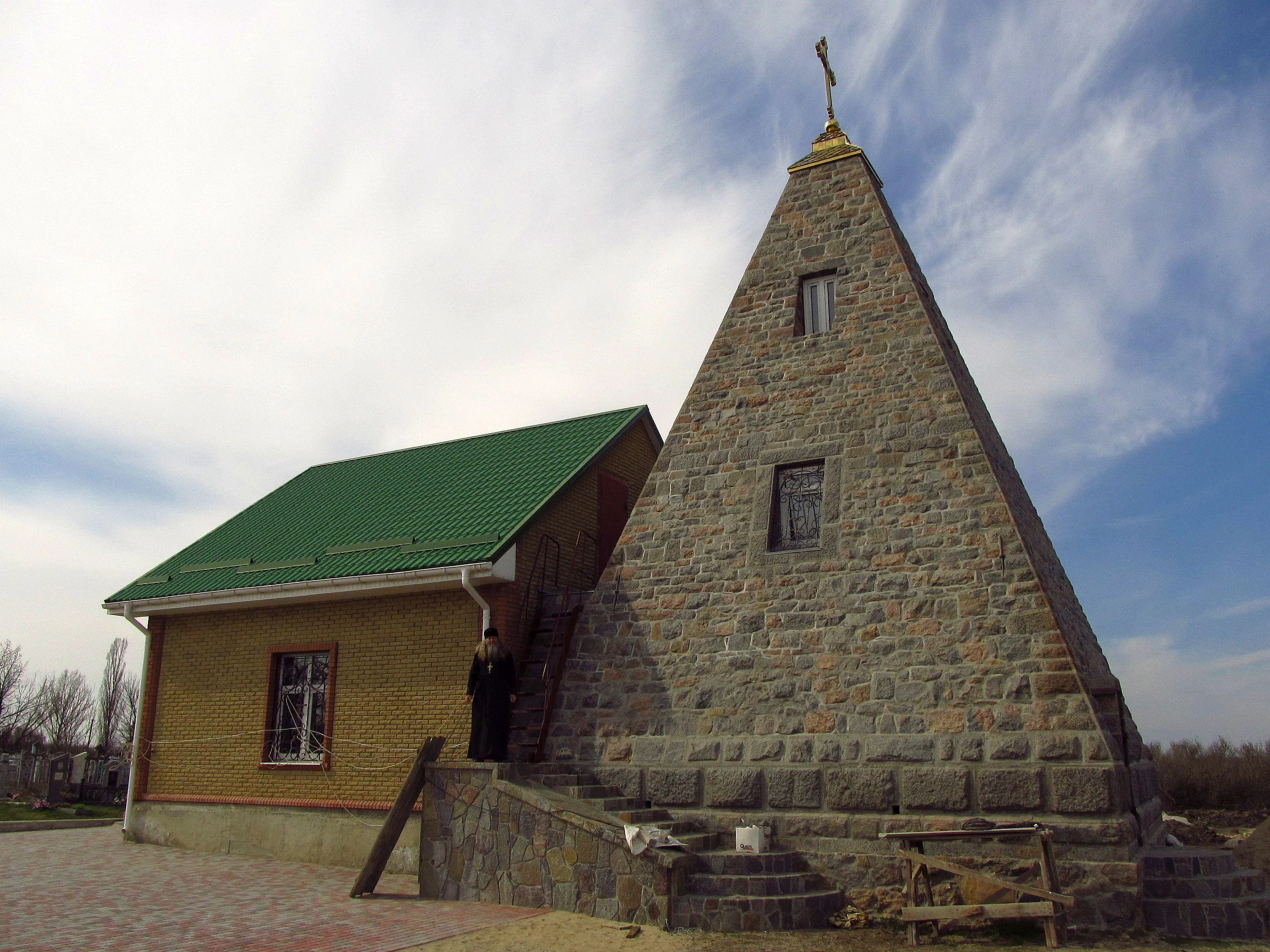 піраміди у Полтаві піраміди у Полтаві