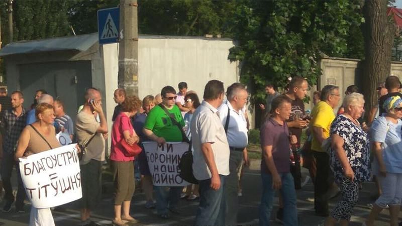 В Киеве активисту прострелили ногу: видео