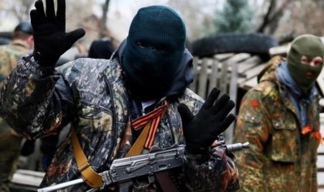 Російські окупанти під час розваг обстріляли підлітків: є поранені Російські окупанти під час розваг обстріляли підлітків: є поранені