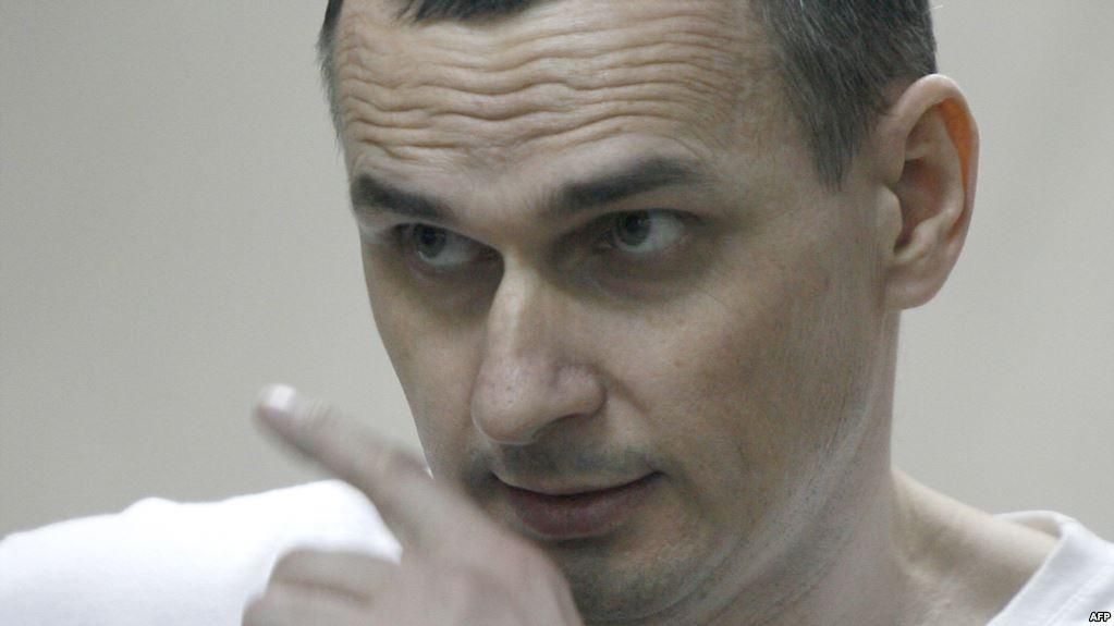 У Росії під Адміністрацією президента Путіна розпочався пікет із вимогою не вбивати Сенцова У Росії під Адміністрацією президента Путіна розпочався пікет із вимогою не вбивати Сенцова