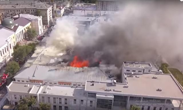 У Харкові загорілась будівля інженерно-педагогічної академії: промовисте відео У Харкові загорілась будівля інженерно-педагогічної академії: промовисте відео