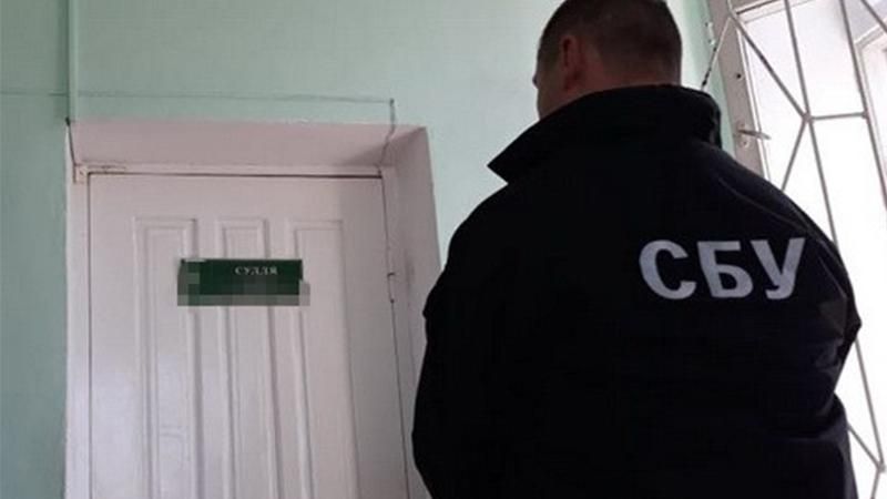 СБУ затримала на хабарі суддю районного суду на Вінниччині