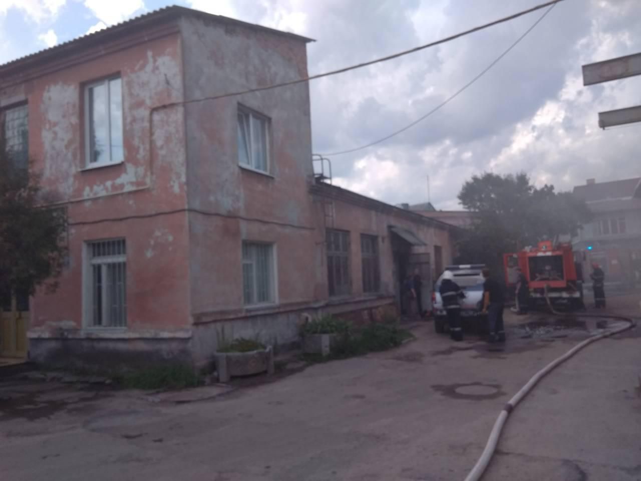 Во Львове вспыхнул пожар в сервисном центре: фото и видео Во Львове вспыхнул пожар в сервисном центре: фото и видео