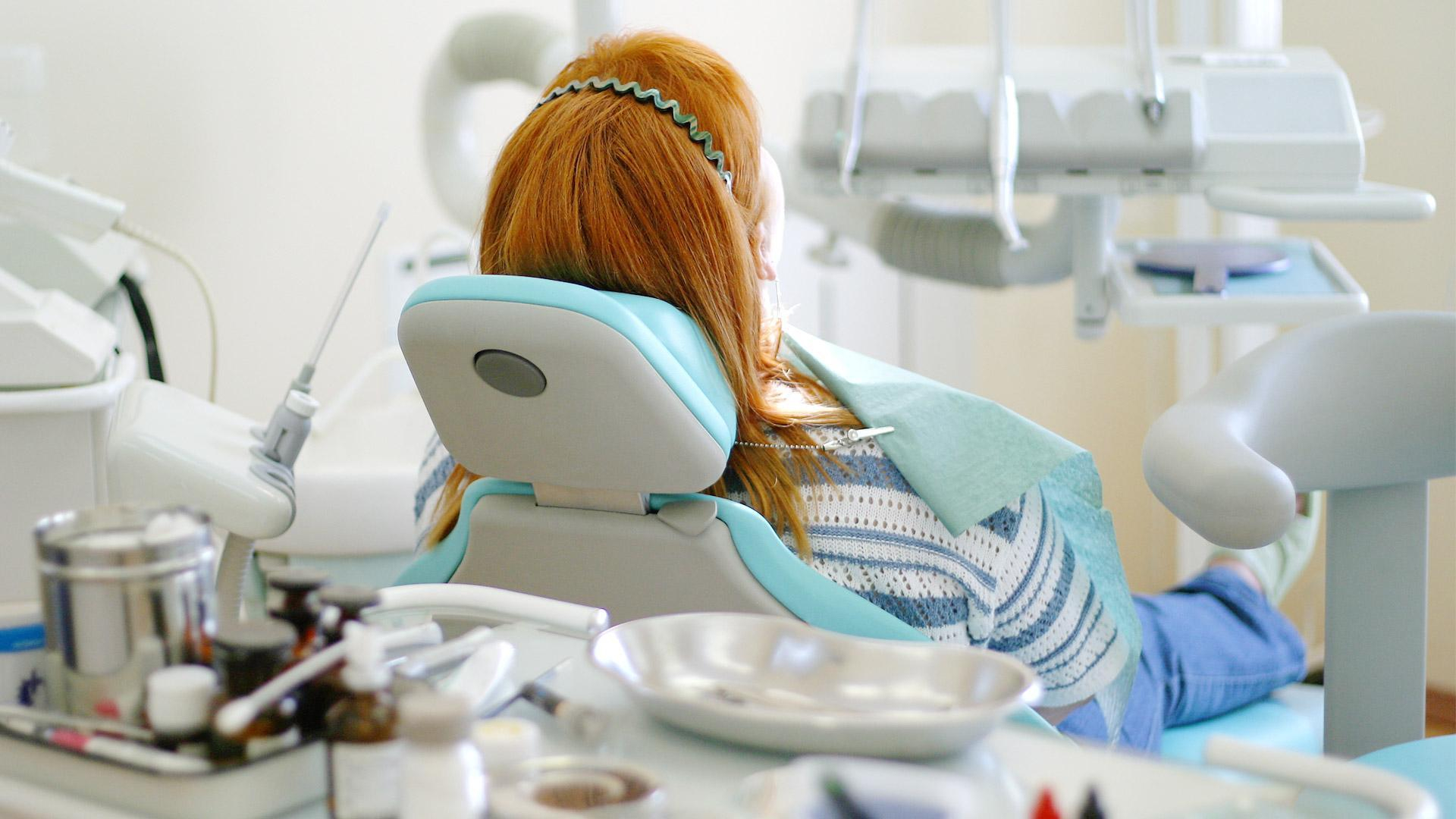 От чего могла умереть женщина в кресле стоматолога в Киеве