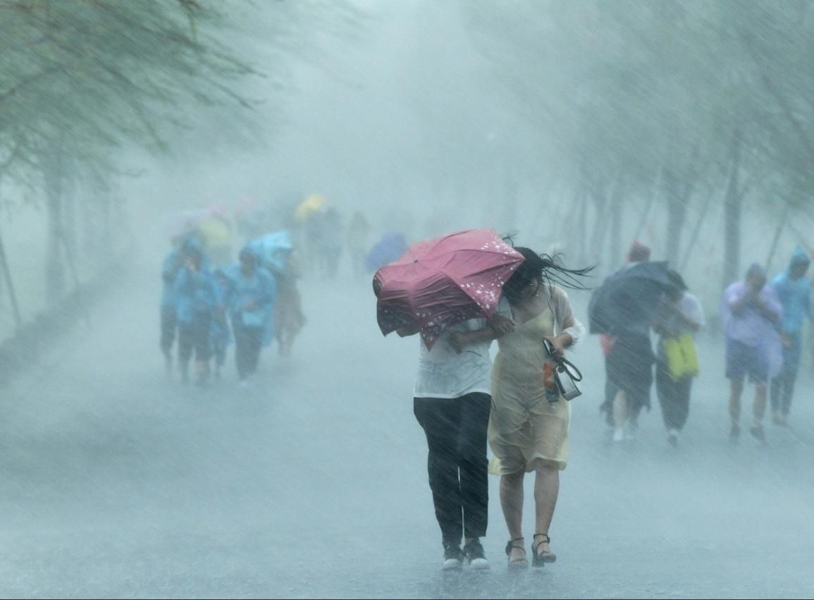 У Китаї евакуювали понад 130 тисяч людей через тропічний шторм
