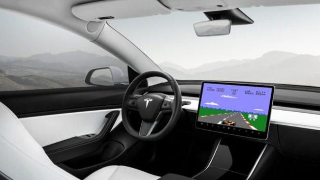 Автомобілі Tesla зможуть позмагатися із Xbox та PlayStation