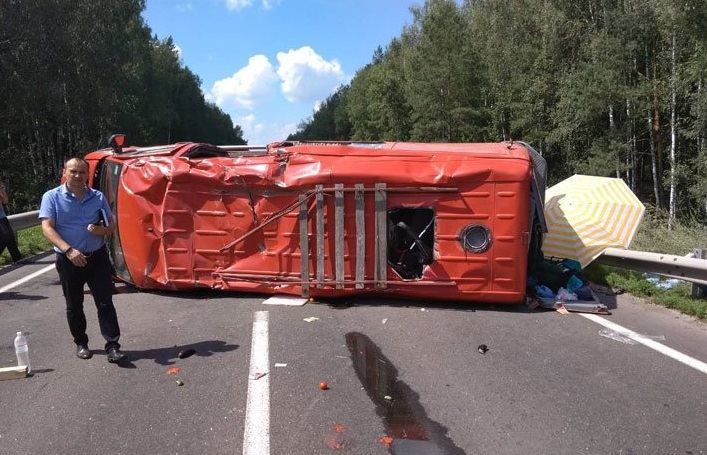 На Чернігівщині автобус із дітьми потрапив у ДТП: троє пасажирів у тяжкому стані в реанімації