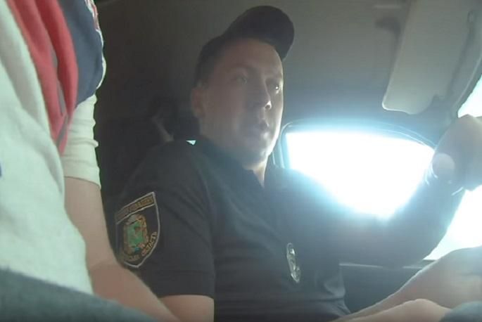 Прокуратура Харкова розслідує інцидент із поліцейськими, які вимагали хабар у нетверезого водія Прокуратура Харкова розслідує інцидент із поліцейськими, які вимагали хабар у нетверезого водія