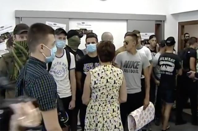 Неизвестные напали на пресс-центр информагентства "Украинские Новости": видео