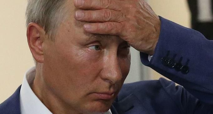 Володимир Путін і його партія стрімко втрачають довіру росіян