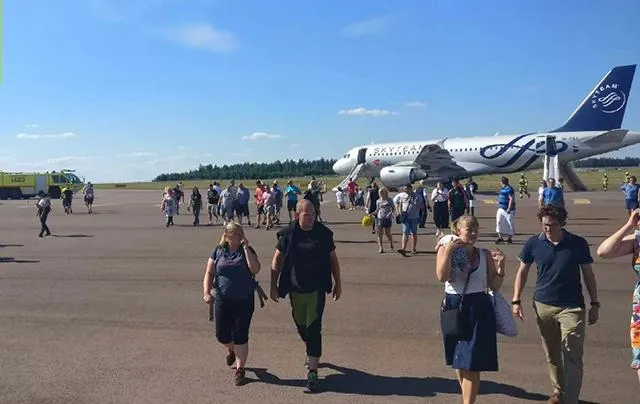 Гельсінкі літак пожежа аеропорт