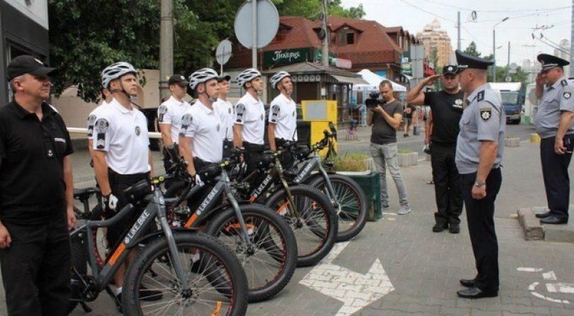 Мотоциклы, велосипеды, лошади: туристическая полиция начала работать в Мариуполе