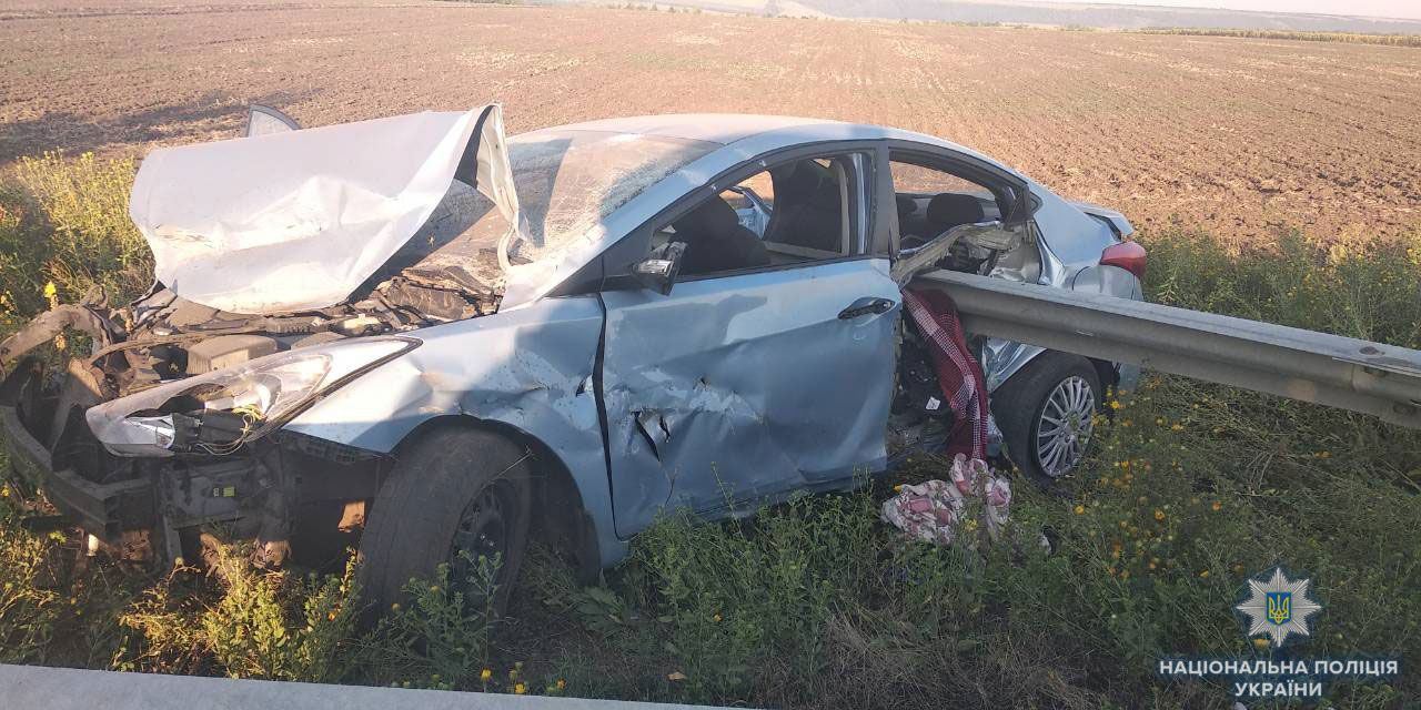 В Одесской области легковушка врезалась в отбойник: погиб ребенок, еще двое – в больнице