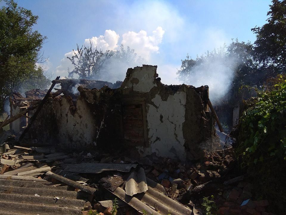 На Полтавщині у будинку вибухнув газовий балон: будівля повністю зруйнована, люди у лікарні