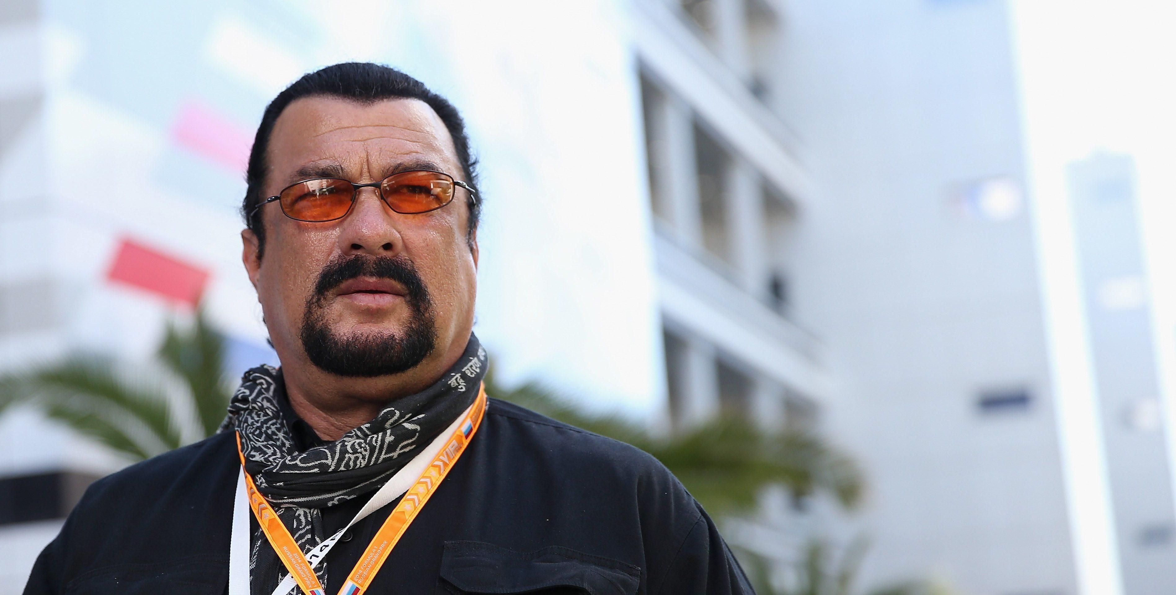 Стівен Сігал став спеціальним представником МЗС Росії з питань гуманітарних зв'язків з США Стівен Сігал став спеціальним представником МЗС Росії з питань гуманітарних зв'язків з США