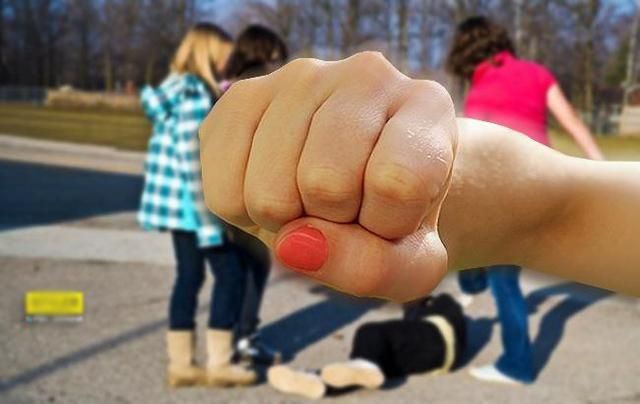 Жестокое избиение школьницы в Одессе: нападавших не накажут Жестокое избиение школьницы в Одессе: нападавших не накажут