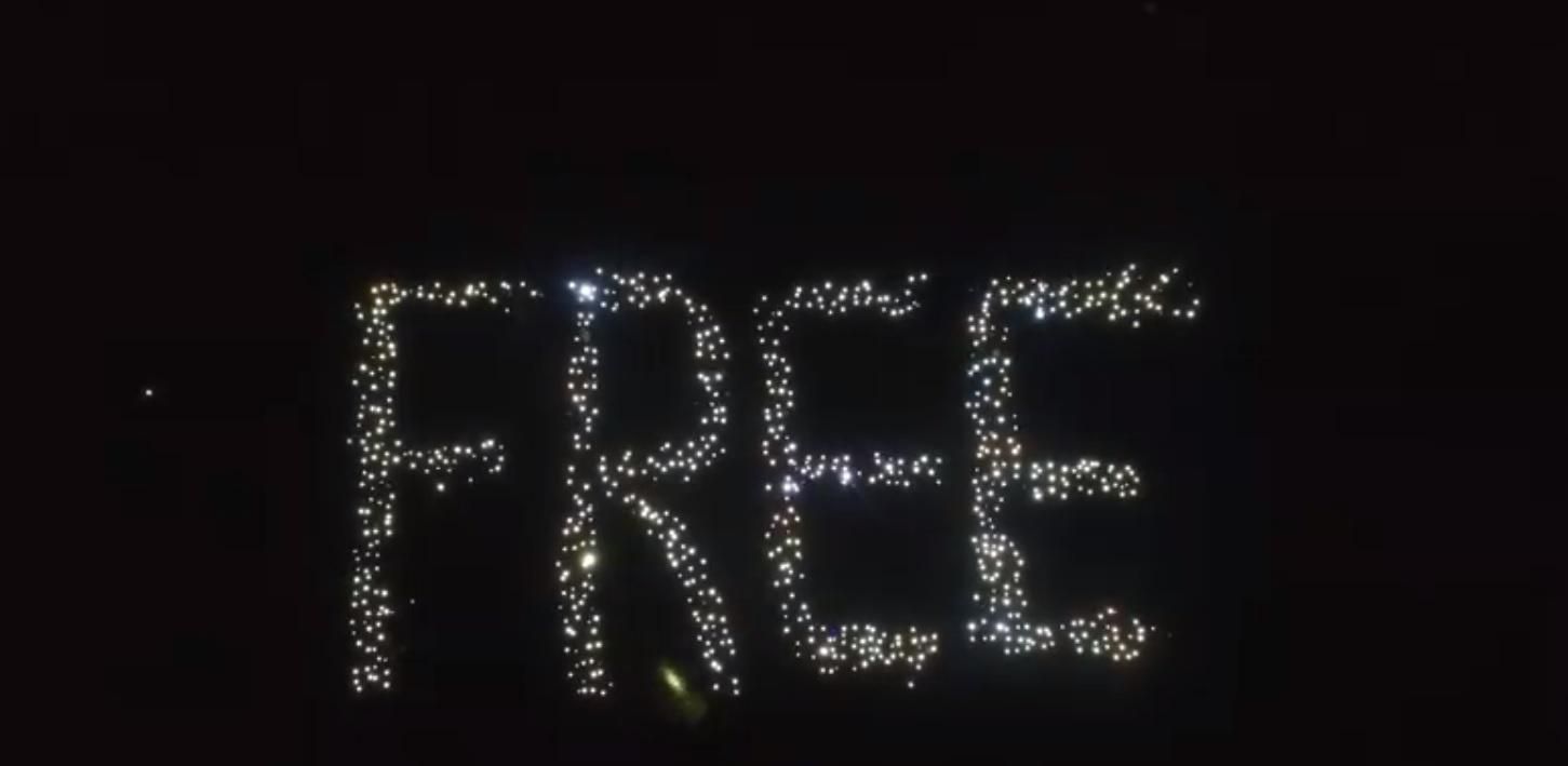 На фестивалі "Бандерштат" влаштували флешмоб на підтримку бранців Кремля: вражаюче відео На фестивалі "Бандерштат" влаштували флешмоб на підтримку бранців Кремля: вражаюче відео