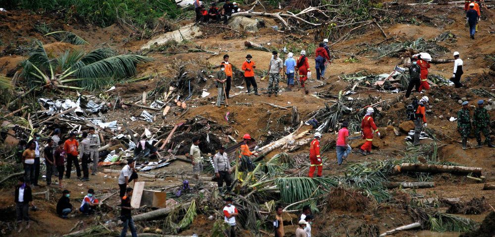 Снова мощное землетрясение в Индонезии: сообщили об угрозе цунами