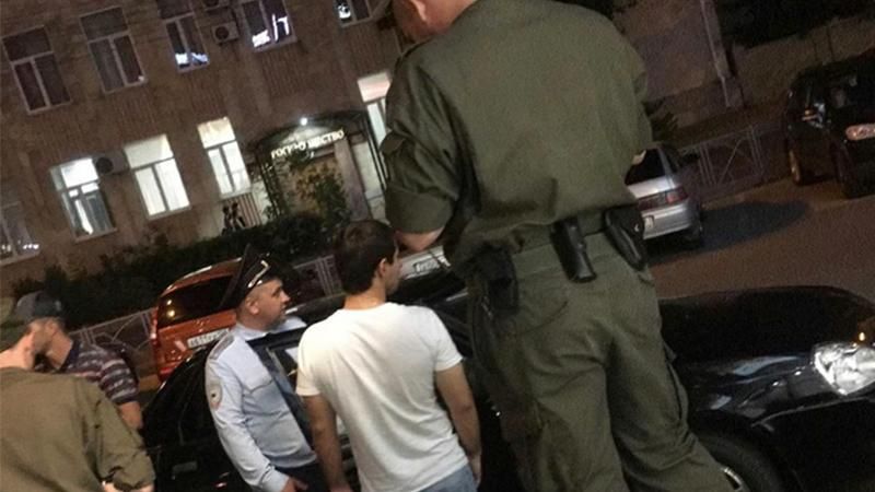 Новая оптическая иллюзия с "гигантским полицейским" не дает покоя пользователям сети Новая оптическая иллюзия с "гигантским полицейским" не дает покоя пользователям сети