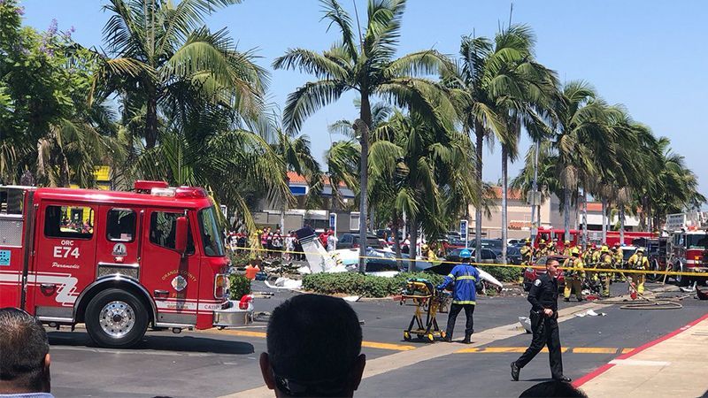 У Каліфорнії легкомоторний літак упав на автостоянку: є загиблі У Каліфорнії легкомоторний літак упав на автостоянку: є загиблі