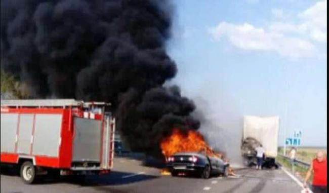 ДТП в Киеве: водителя не успели вытащить из машині и он сгорел заживо