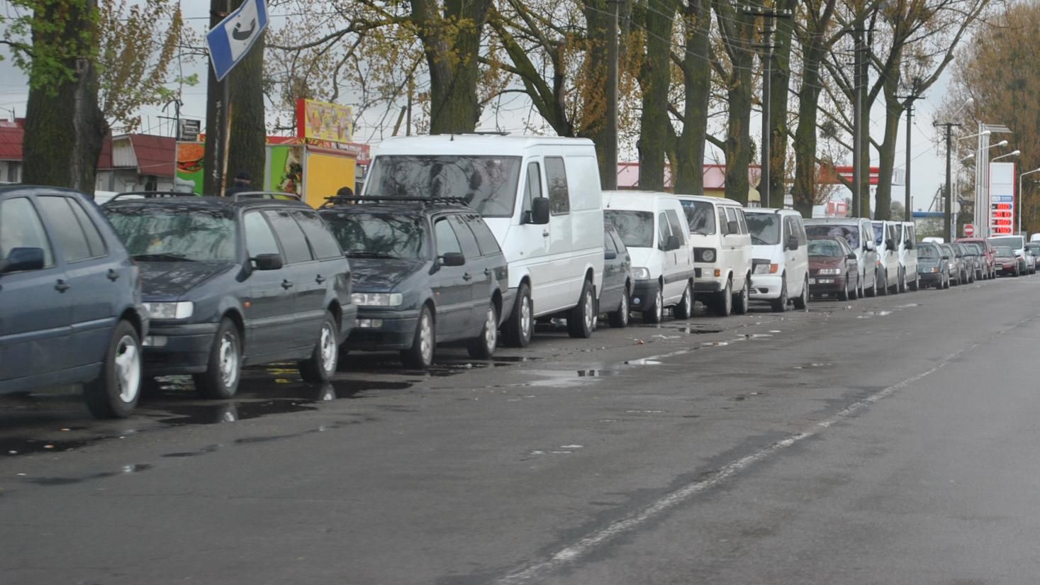 Сотні автомобілів застрягли на кордоні з Польщею