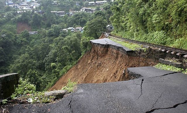 Оползни и наводнения в Непале: погибли дети Оползни и наводнения в Непале: погибли дети