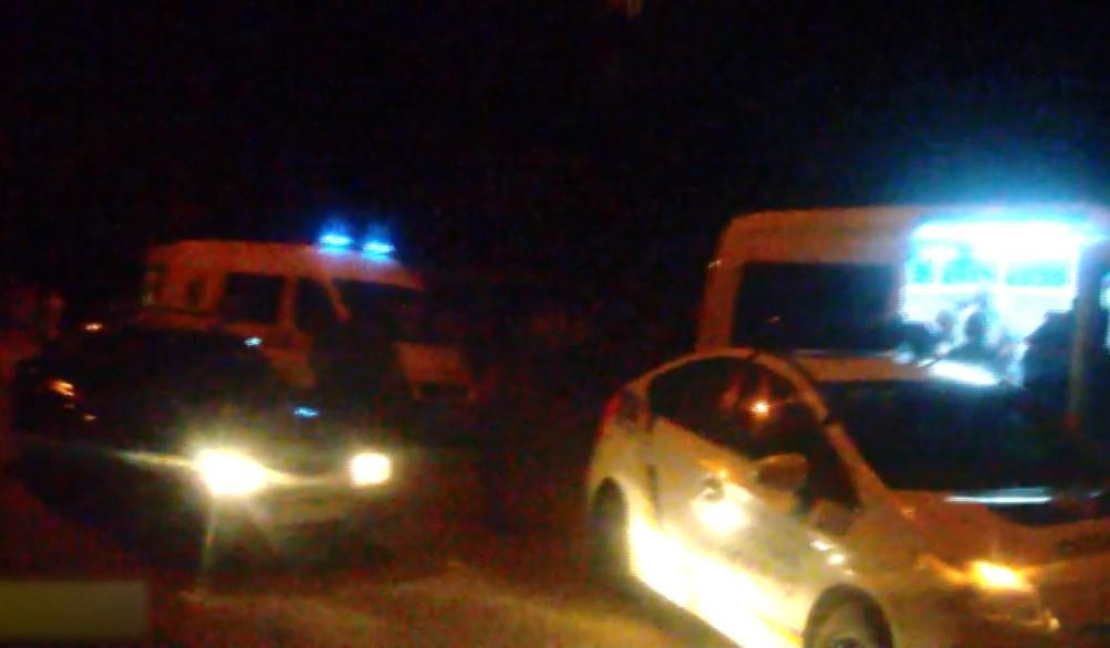 В Запорожье 17-летняя девушка-водитель въехала в патрульную машину и сбила двух пешеходов: видео