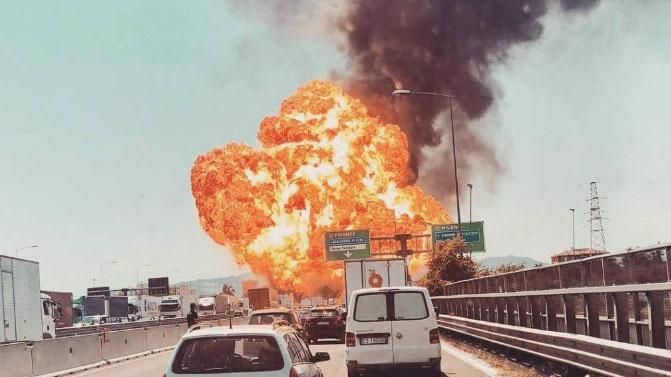 Взрыв возле аэропорта в Болонье - количество погибших Взрыв возле аэропорта в Болонье - количество погибших