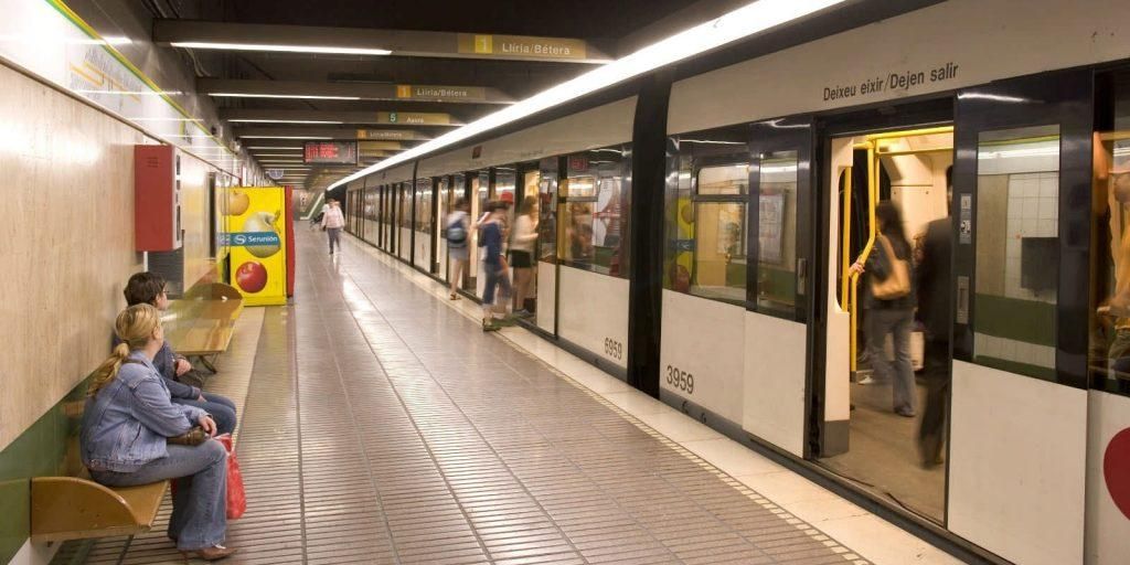 У Валенсії німецькі проповідники-євангелісти не на жарт налякали пасажирів метро