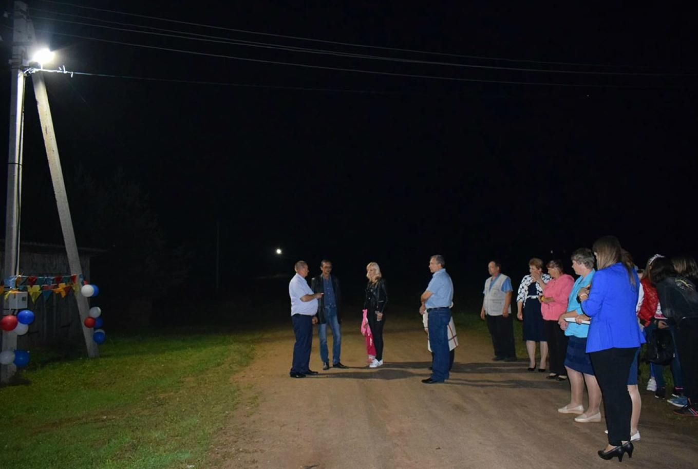 "Досягнення" Росії: в одному з сіл РФ урочисто відкривали ліхтар "Досягнення" Росії: в одному з сіл РФ урочисто відкривали ліхтар