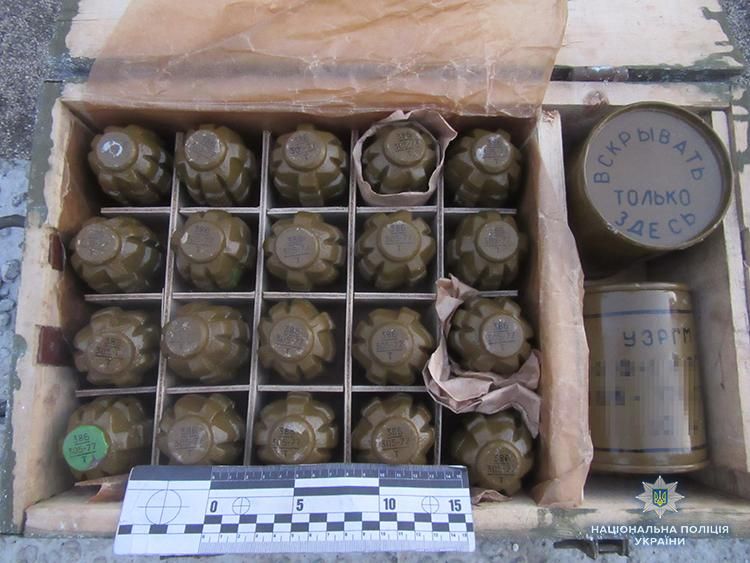 В Запорожской области в грузовом поезде нашли ящики с боеприпасами: фото
