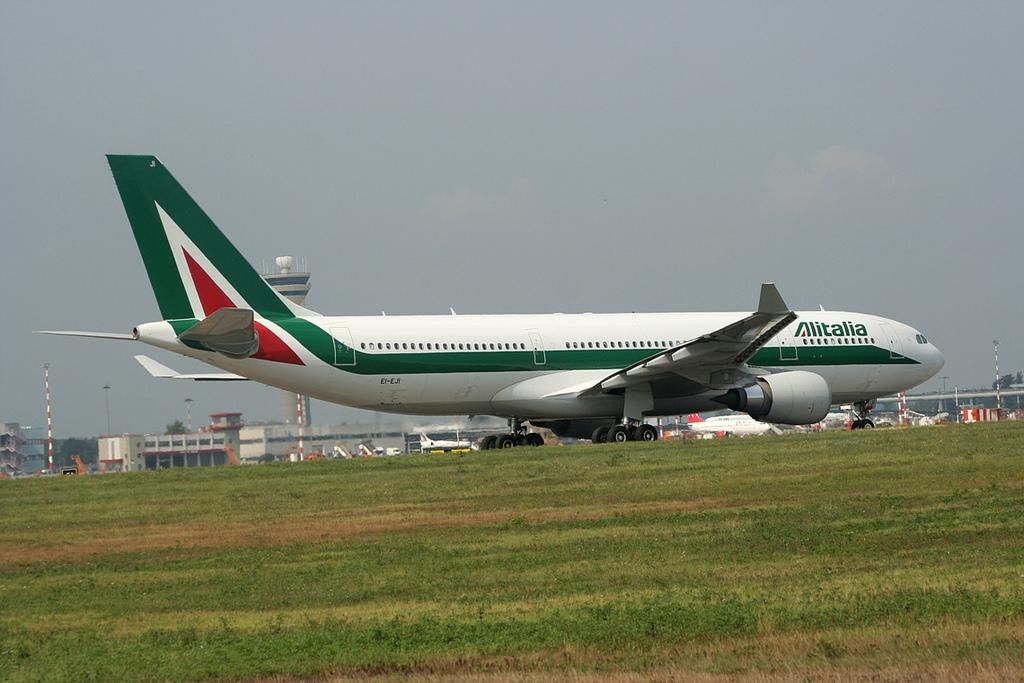 В Японии экстренно сел итальянский самолет: известна причина