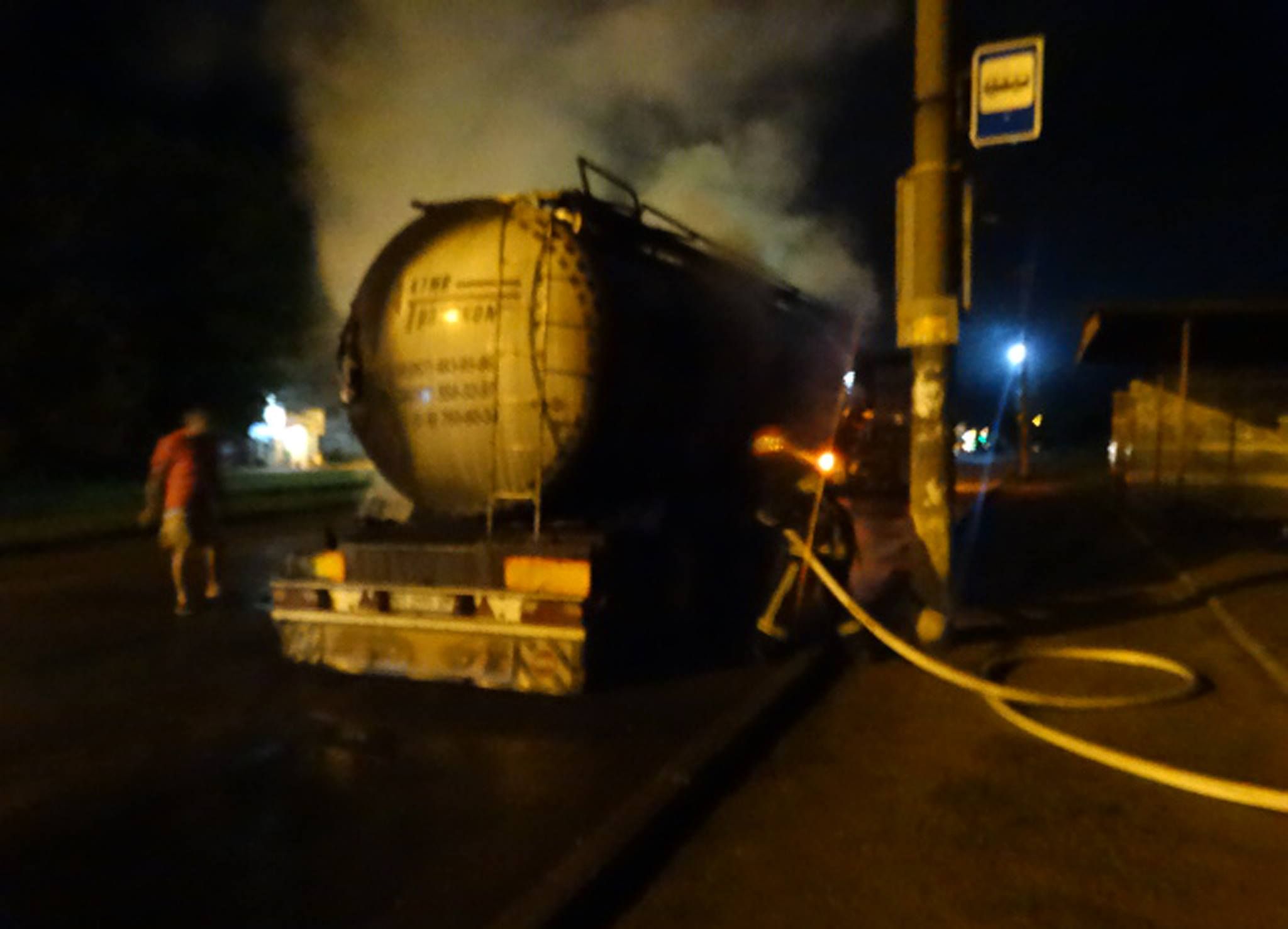 В Черкасской области горел грузовой автомобиль с 22 тоннами молока В Черкасской области горел грузовой автомобиль с 22 тоннами молока