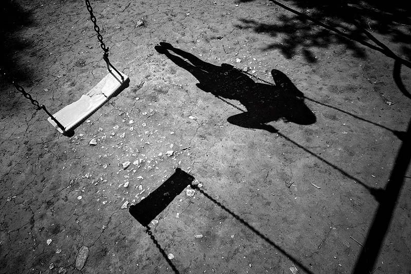 В Одесі гойдалка проламала голову молодій матері, яка рятувала дитину В Одесі гойдалка проламала голову молодій матері, яка рятувала дитину