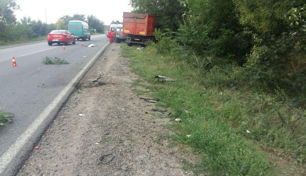 На Миколаївщині пасажир таксі загинув через п'яного водія: фото 18+ На Миколаївщині пасажир таксі загинув через п'яного водія: фото 18+