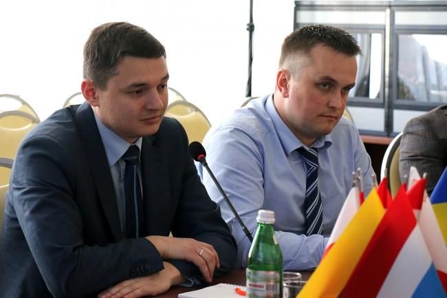 Послуга за послугу: Холодницький позичив своєму заступнику понад 600 тисяч гривень Послуга за послугу: Холодницький позичив своєму заступнику понад 600 тисяч гривень