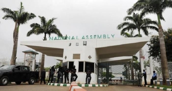 В Нигерии силовики заблокировали вход в здание парламента: подробности