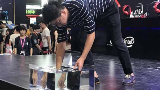 Презентовали первый в мире ноутбук для игр, что не боится воды Презентовали первый в мире ноутбук для игр, что не боится воды