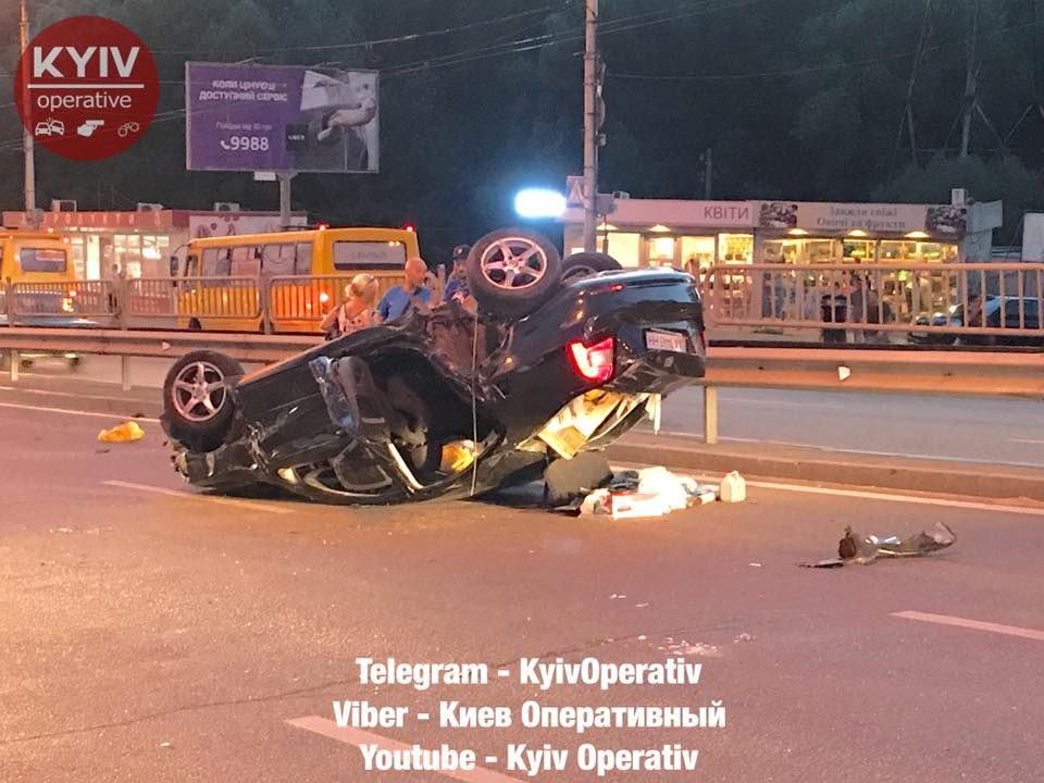 У Києві трапилася масштабна ДТП: фото та відео У Києві трапилася масштабна ДТП: фото та відео